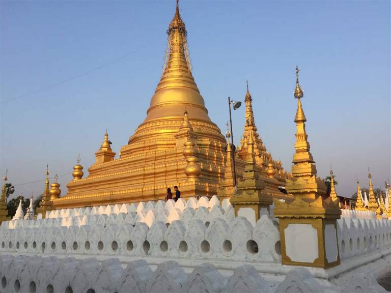 Kuthodaw Pagoda, Mandalay, Barma
