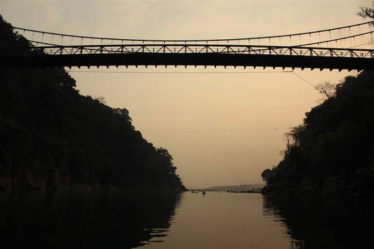 Most ponad rieku Dawki