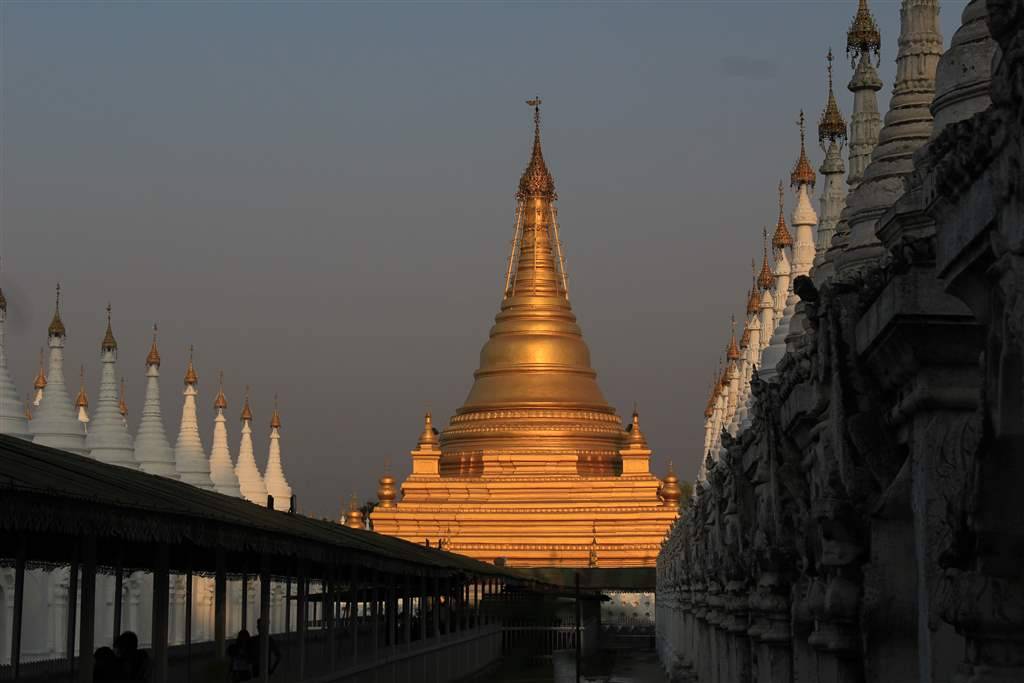 Kuthodaw Pagoda Madalay, Mjanmarsko, Barma