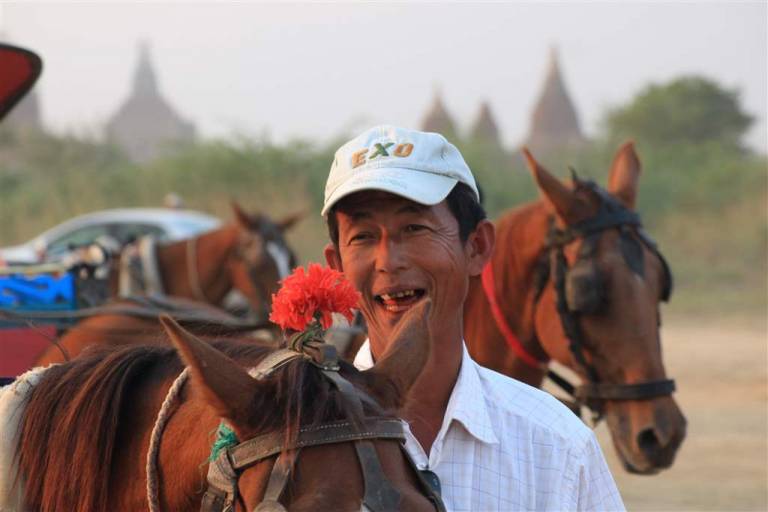 Баган всадники на лошадях, Мьянма Бирма