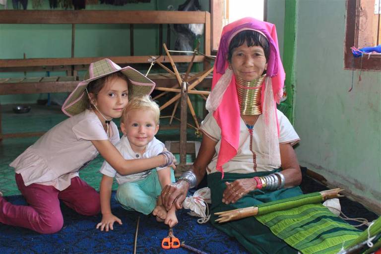 Kmeň dlhokrkých žien Padaung (Kayan) , Jazero Inle, Myanmarsko, Barma